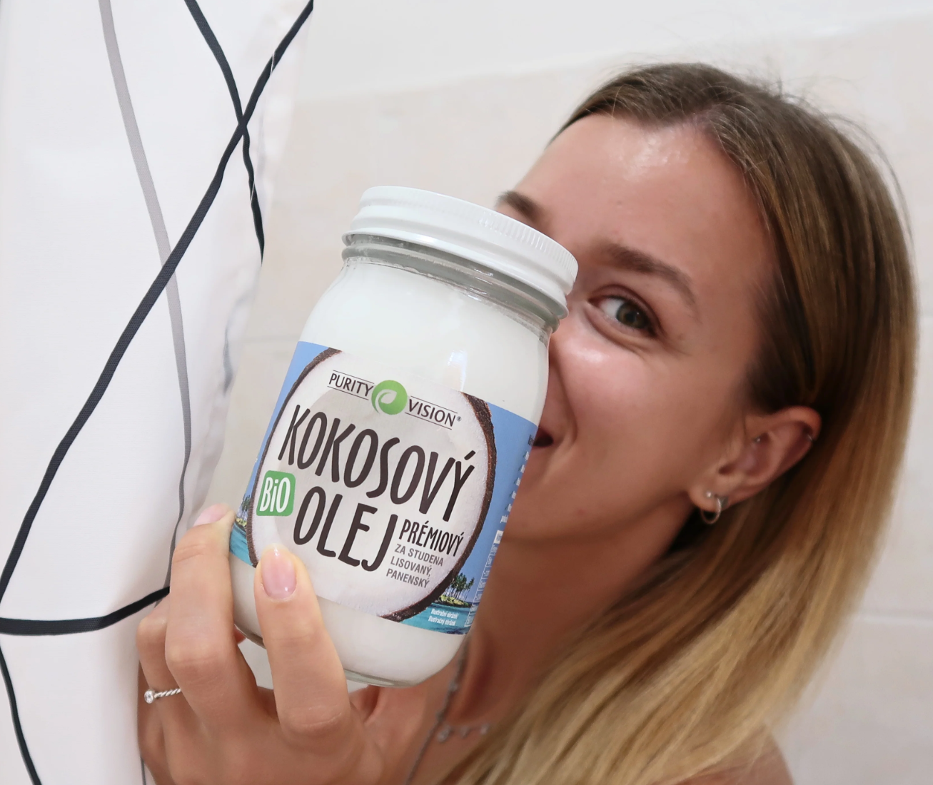 Jak používat kokosový olej na pokožku: hydratace i zklidnění